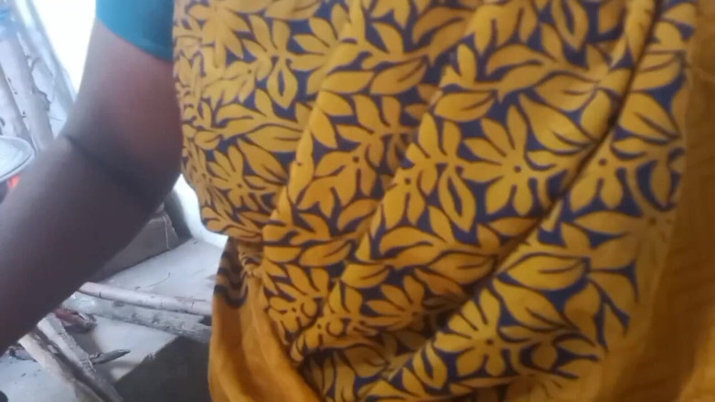 Priyanka314: Une Indienne au sexe très torride cuisine une tatie