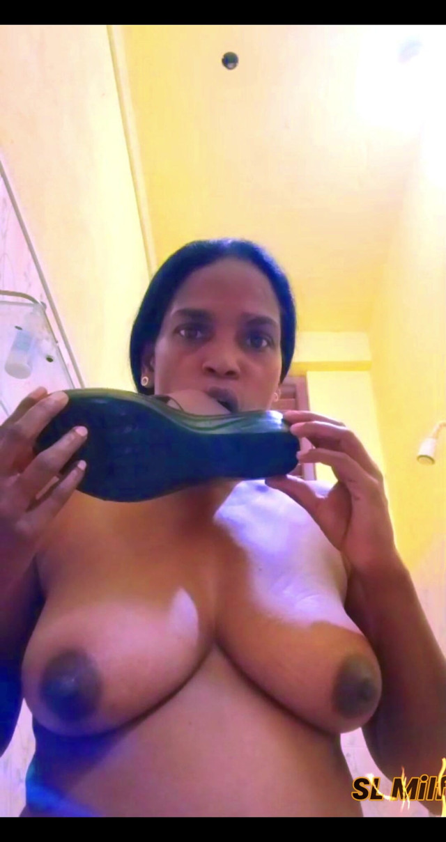 Hi I Am in Bathroom (SL Milf)