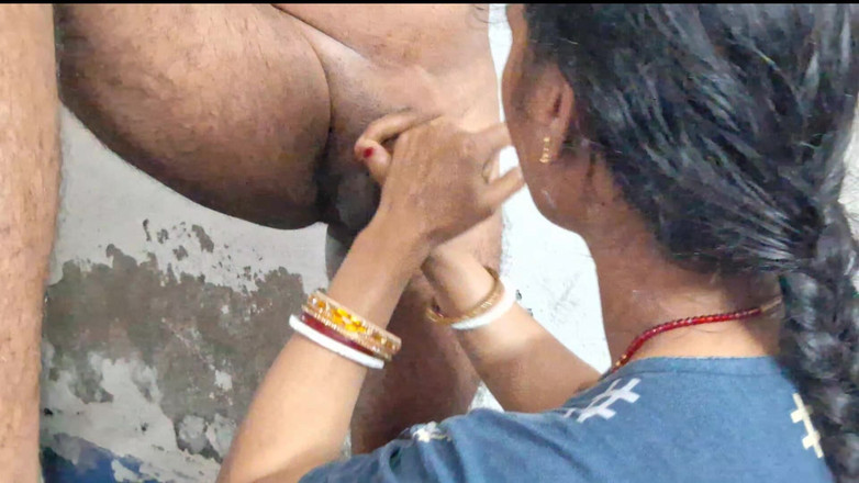 Busty Banuu: Casal indiano bate boquete