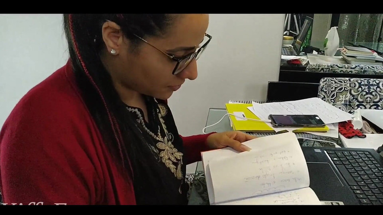 KiffaFeet: Le ballerine puzzolenti adorate sotto il tavolo