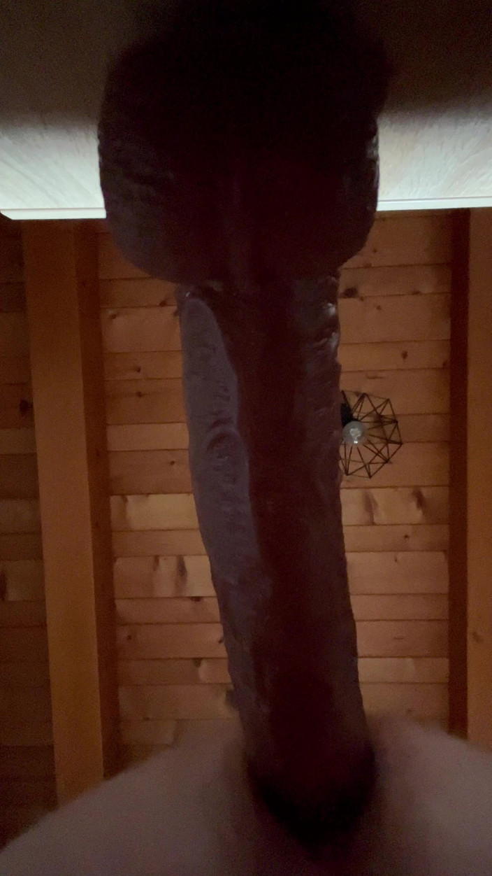 Almaviva: Дедушка глубоко трахает себя своим членом 50 см