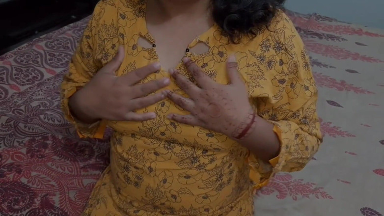 RedQueenRQ: Indický přítel opustil svou přítelkyni poté, co ji viděl sexy