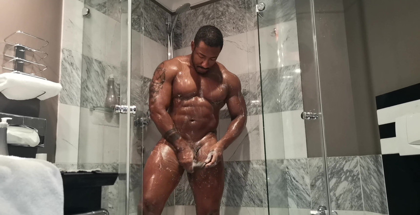 Amadeus: Douche à l’hôtel berlinois...