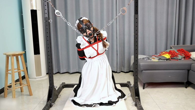 Asian bondage: Różne kajdanki pokojówki
