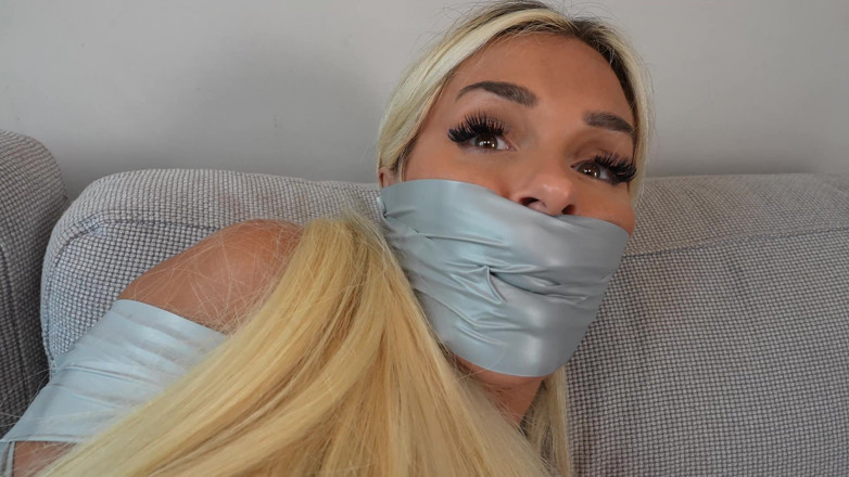 Latina Fetish: Emma &amp; Pita Sassy Terikat dan Disedak ketat oleh penceroboh! (4K)
