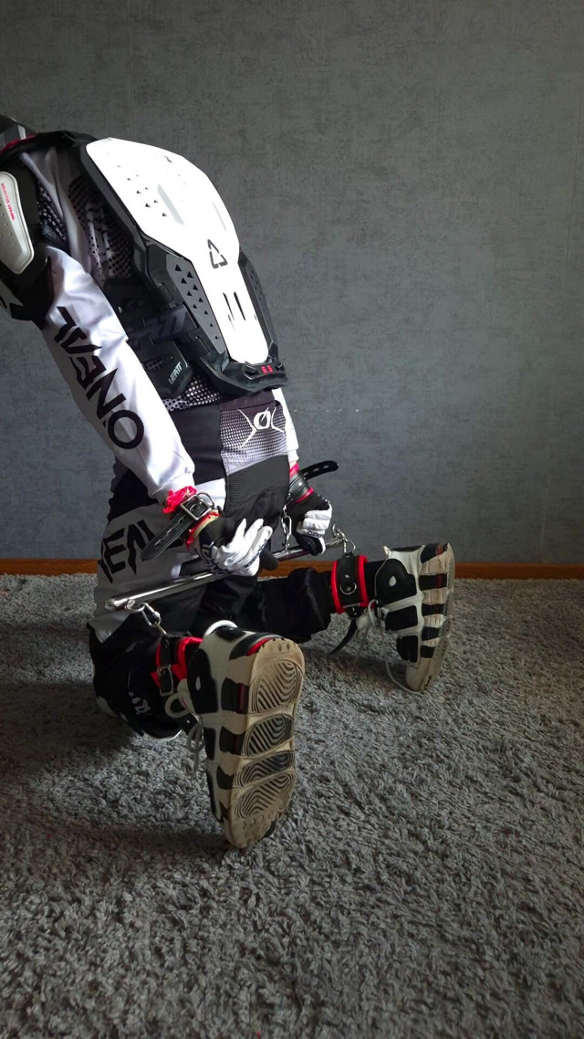 Self Bondage of a Hot Motorcyclist in Full Gear (Sneakersmax98) Self Bondage of a Hot Motorcyclist in Full Gear (Sneakersmax98)