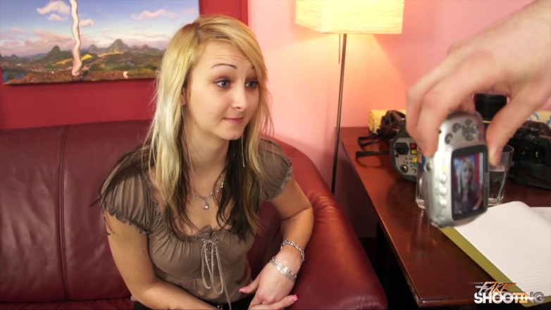 Czech Pornzone: Sexy blondýnka v sexy botách dostává tvrdý penis a sperma...