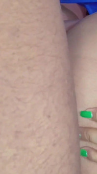 Sora vitregă curvă cu pizdă strâmtă! Futută pentru prima dată are parte de spermă în vaginul ei