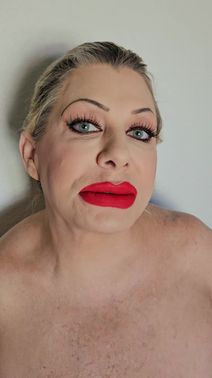 Claudia Marie: Claudia Marie Noua Actualizare cu țâțe false Saggier