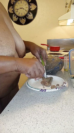 Cosmicrose 678: Nahá večeře s pumou