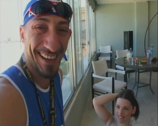 Surprise Girls: Prsatá Shemales gangbang šukání zadku a sání čůráků