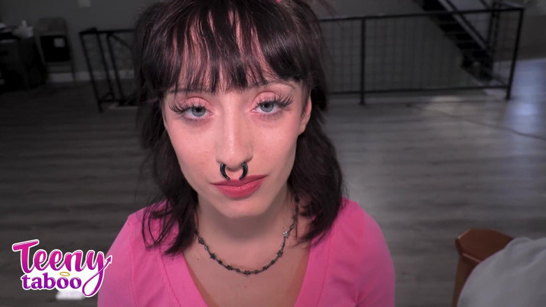 Teenytaboo: Anna'nın anal döllenmesi