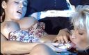 American Idol X: 美丽的女同性恋者舔阴部假阳具插入