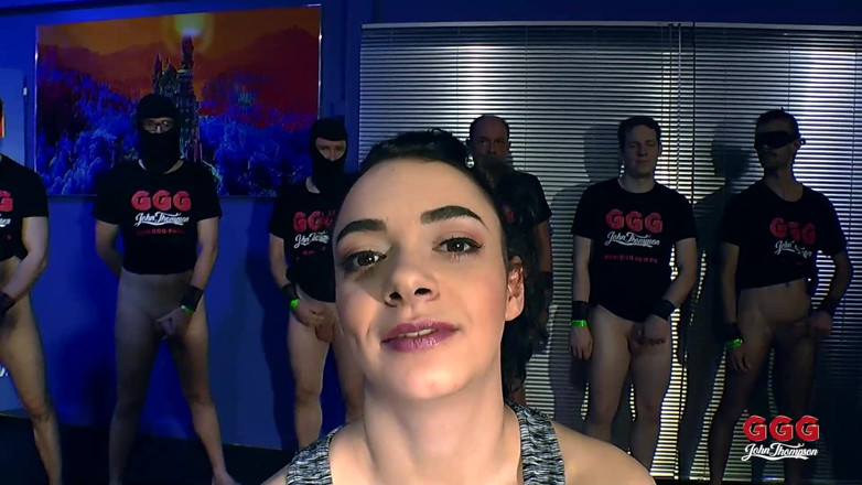 Threesome and GangBang: Sperma Latina bierze ekstremalny gangbang Bukkake
