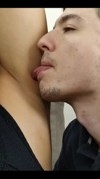 Kdo zde miluje zpocené tělo a axilismus