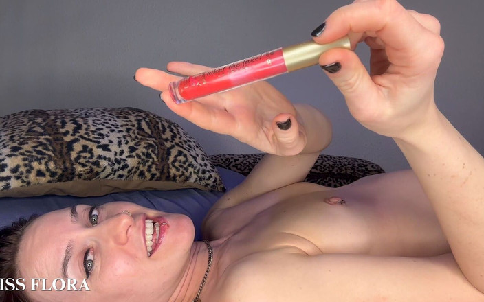 Miss Flora: Lipgloss masturbação