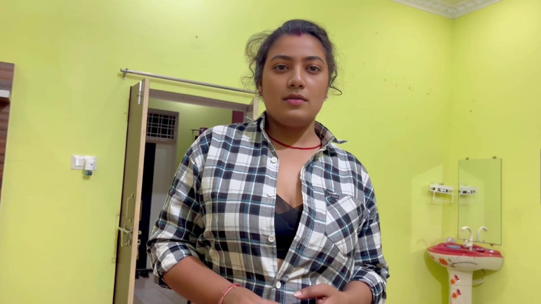 Hotty_ragini: Ma belle-fille avait peur, nous avons partagé un lit simple,...