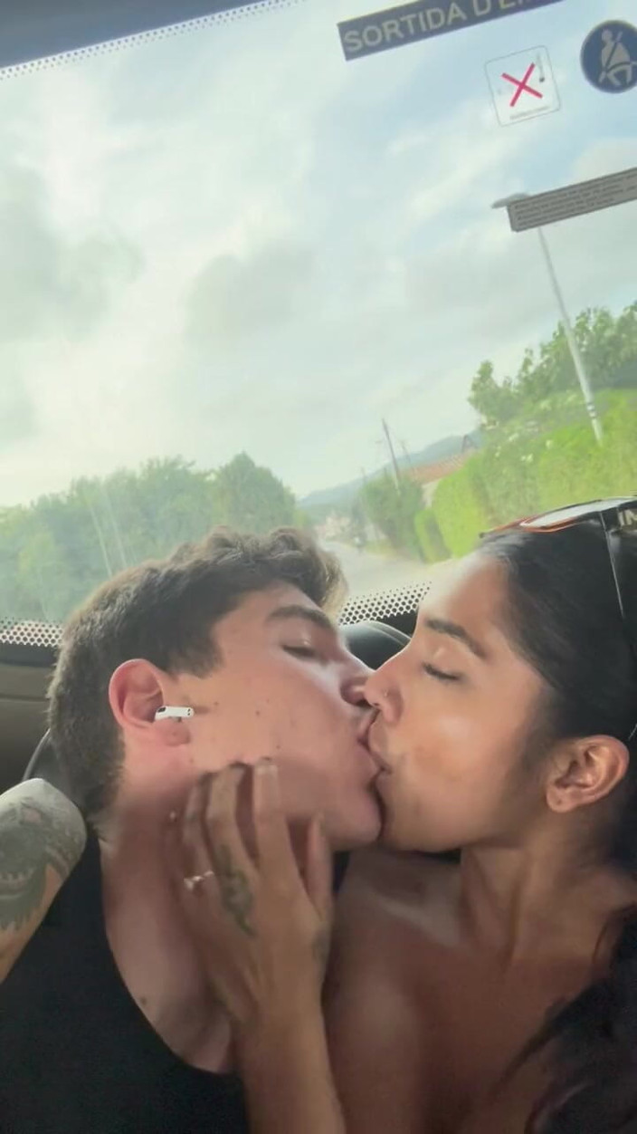 Yasmina and Brady: Mi Mujer Me Hace Una Increíble Mamada En El Autobús-...