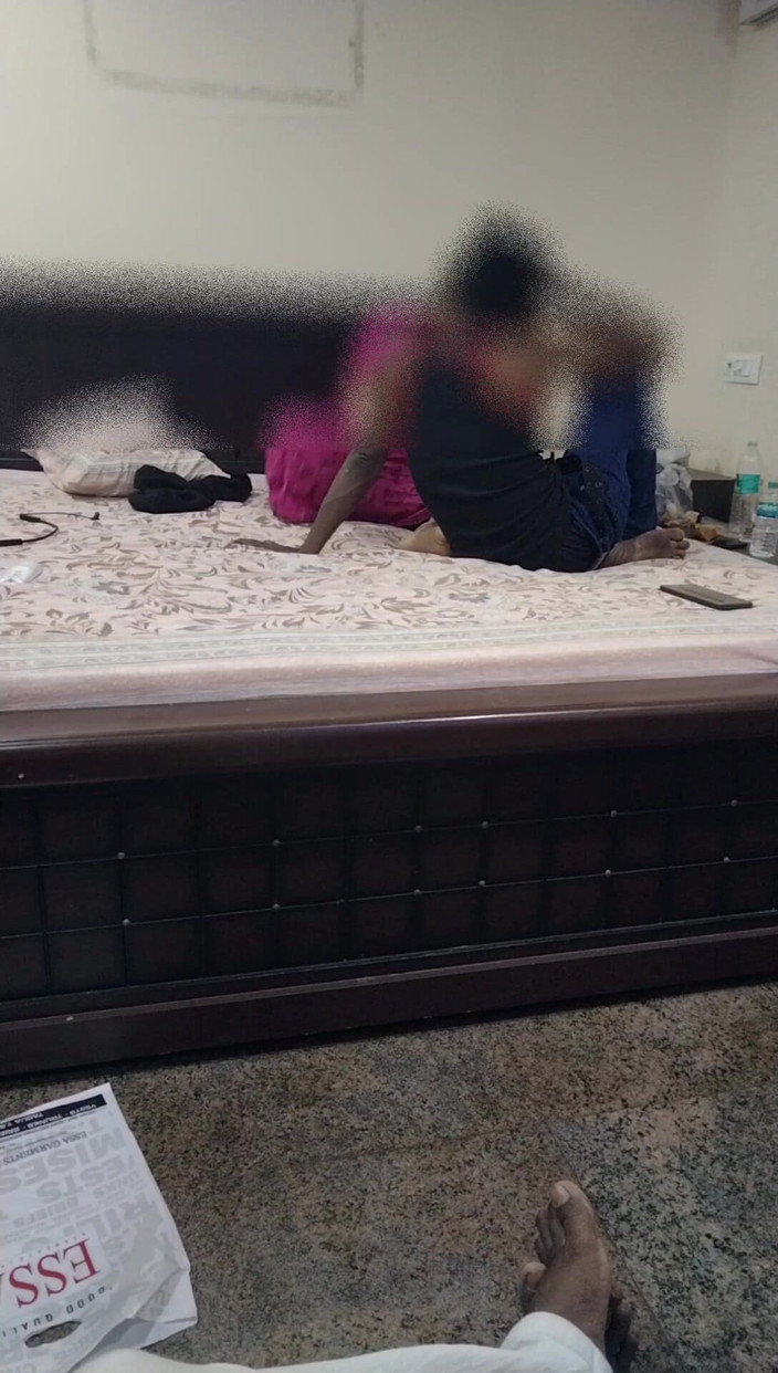 Tamil lesbian: Bercakap Kotor dengan Pelanggan