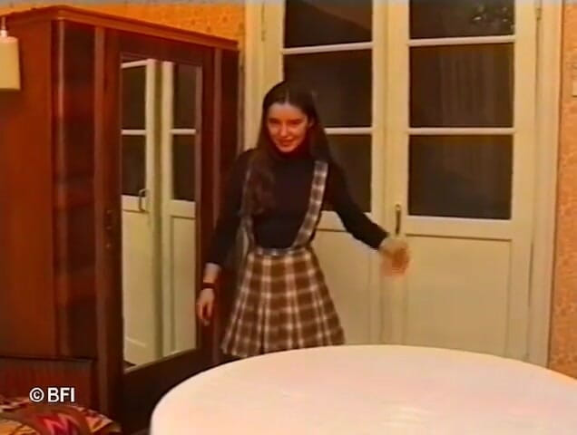 Horny Teenies: Russian eighteens - A hairy orgasm