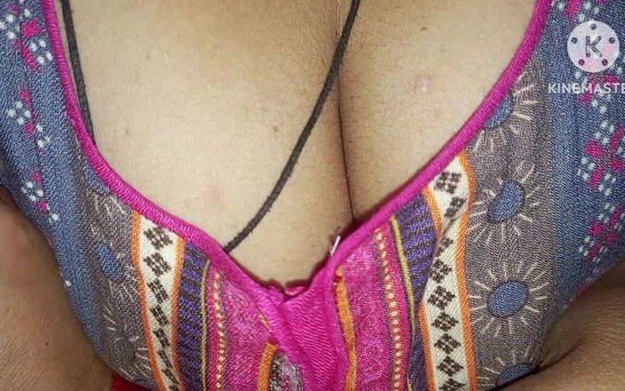 Lubnawife: 角質のインド人は彼女のタイトな小さな乳白色の猫をファック-kaithsaumeth