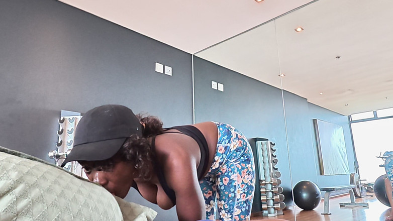 Black Swan: Keringat, Senyum &amp; Mimpi Kunci Kamar