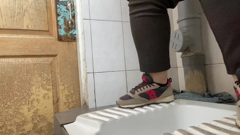 OurFetishLife: Kencing matang di tandas awam hospital