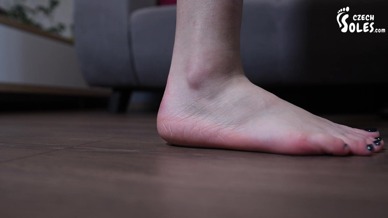Czech Soles - foot fetish content: Asijská dívka Karate kope a POV uctívání nohou