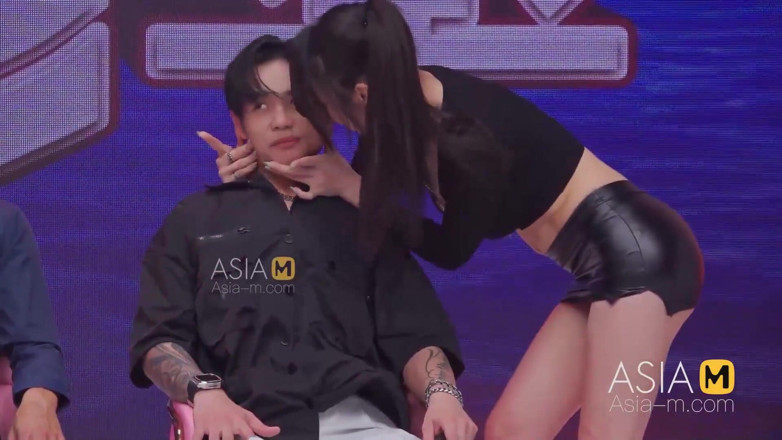 ModelMedia Asia: Mtvsq-0001, salle d’étude de sexe / Saison 2, numéro 8 / Caresse taquinante !