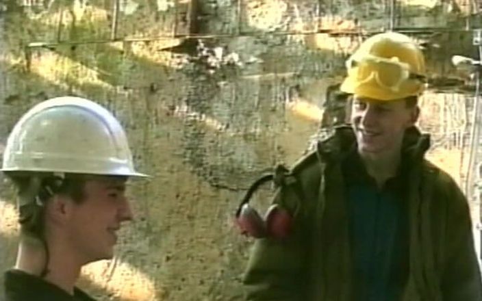 Gay 90's Vintage Porn: Permainan ritme cowok penuh gairah #1