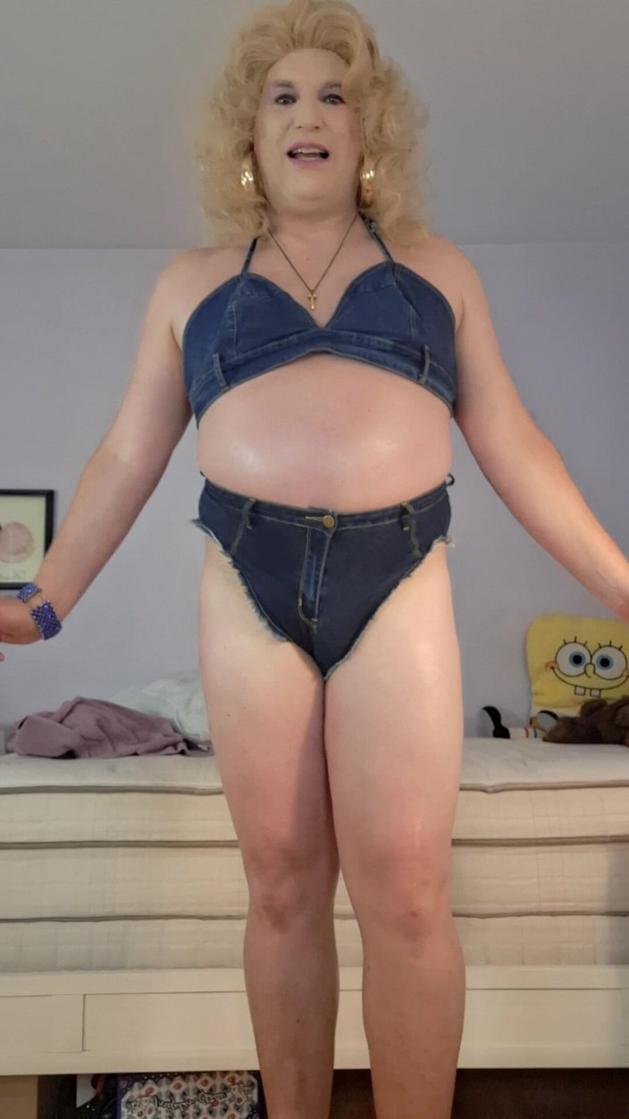 Victoria Lecherri: Vicki é uma travesti da vovó!