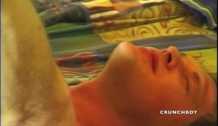 GAY VINTAGE PORN: หนุ่มตรงที่อยากรู้อยากลองโดนเพื่อนเย็ดครั้งแรก
