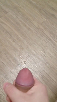Gozando no chão em câmera lenta