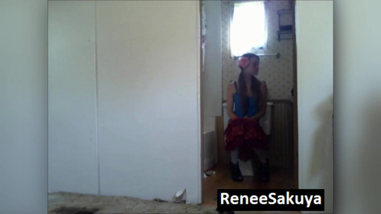 Renee Sakuya: Čůrání přes místnost