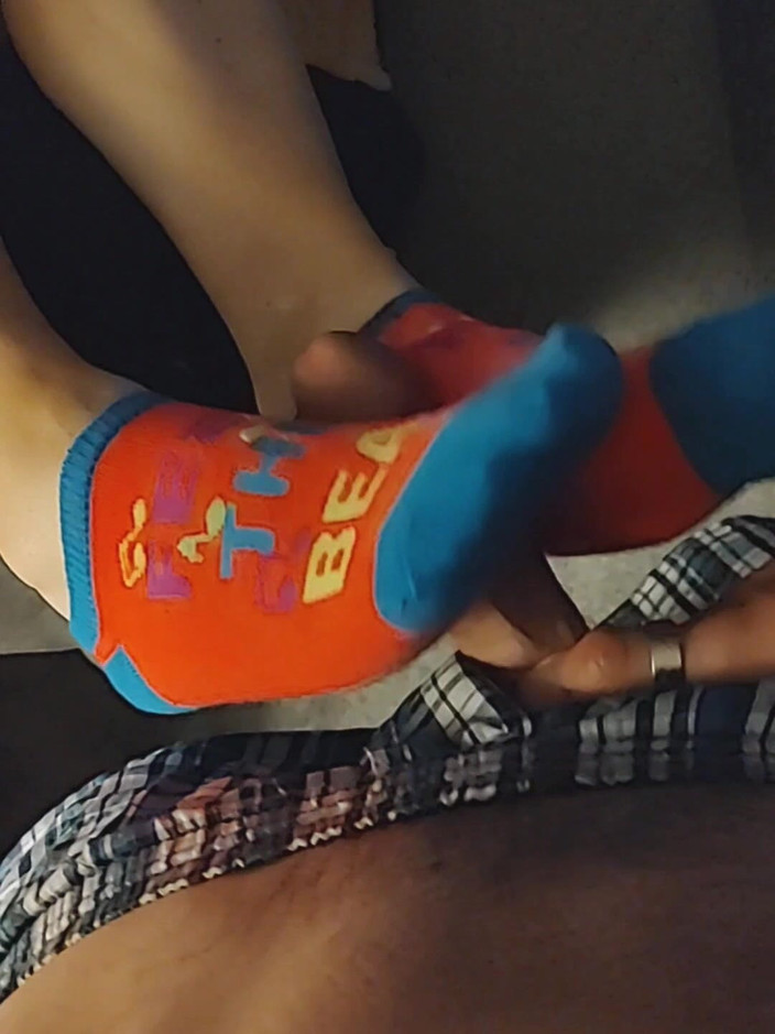 SocksAddict69: Labă Mică Sexy Cu Picioarele - Labă Cu Sockjob Roz Și Albastru -...