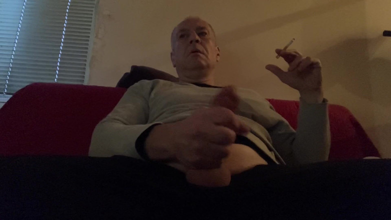 Alex Igogo: Hút thuốc và thủ dâm