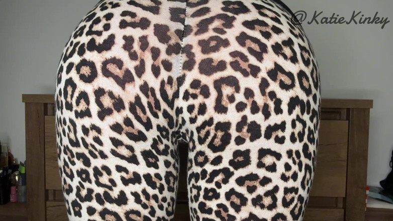 GassyKat: Leggings Fart Stinky Bombs!