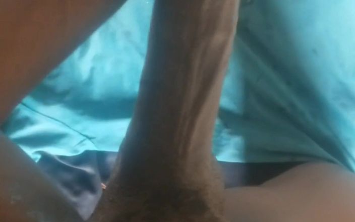Big black cock BBCee: Vorbe murdare - masturbare cu ejaculare