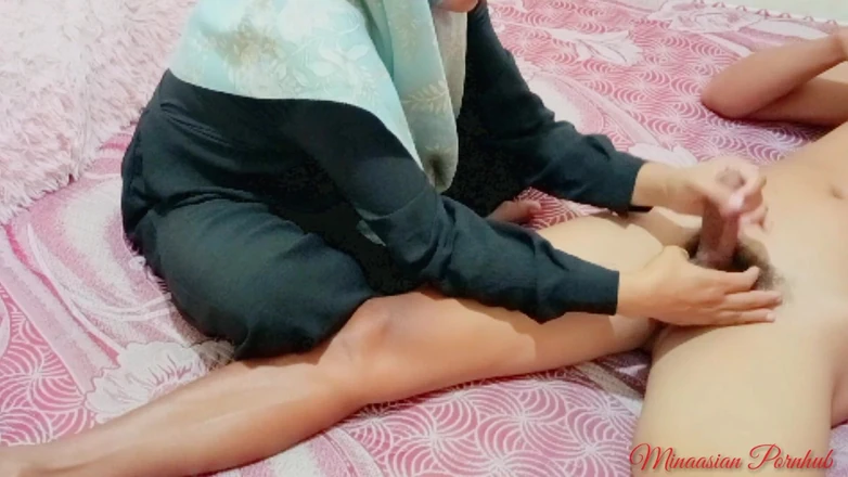 Wulan indah: 最初はマッサージだったけど、裸になれと言われた美女が性交ダンスをしたいと思っていることが判明した、僕はそれが大好きです