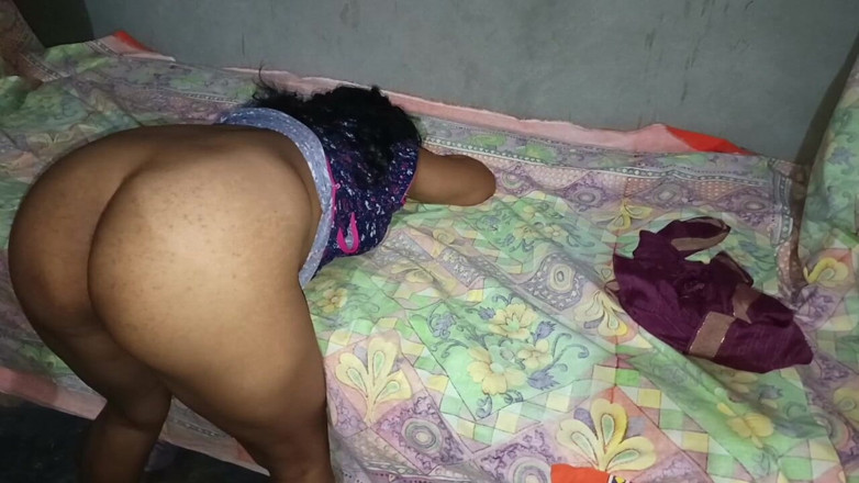 Savita5343: Cô vợ gợi cảm đang tuyệt vọng vì tình dục mạnh...