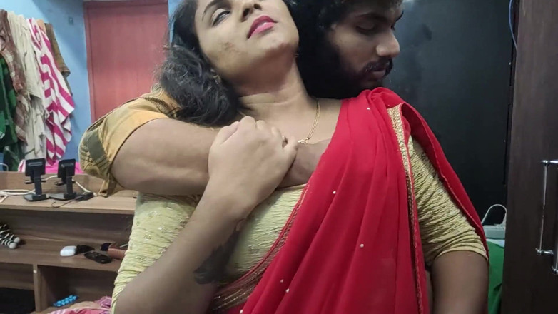 Vaigavarun45: Mallu chica caliente en medio sari roja en romance y...
