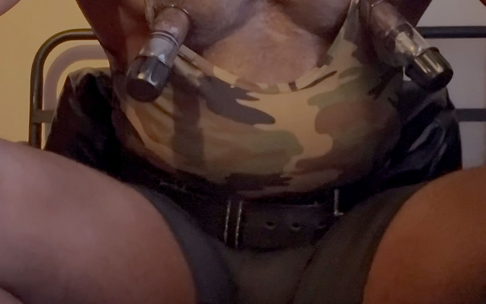 Black Muscle Stepdad: Jugando Con Las Tetas De Próstata - Sesión De Leche