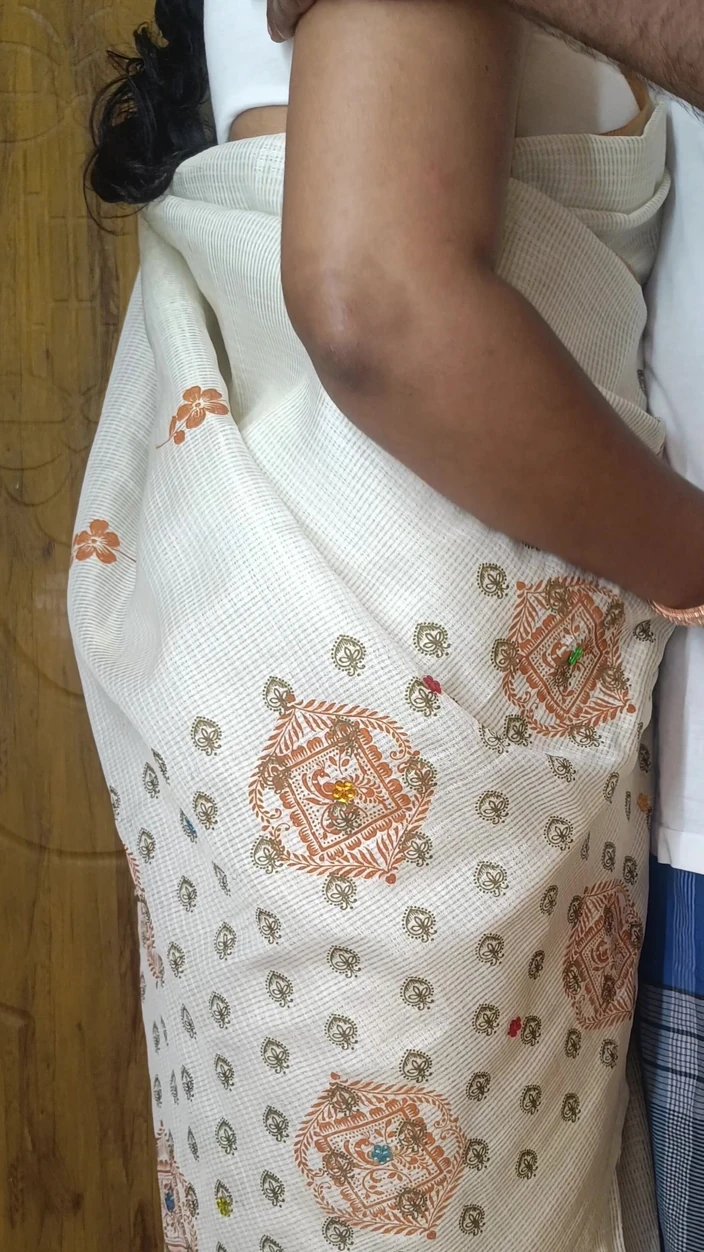 Pushpa studio: Fusk mallu moster het romantik bröst slickar het viral video