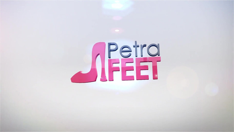Foot Fetish HD: Drăguța Petra ne arată picioarele ei proaspăt spălate