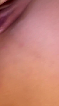 Buceta Apertada Esticada Por Pau Grande E Vibrador Em POV Close-up