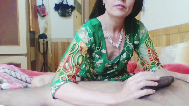 Bolly Karma: Гаряча мачуха йде на розваги з великим чорним членом