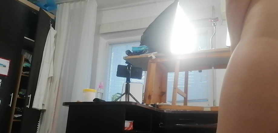 Amateur_MS: Amatérská manželka masturbuje s prsty v kundičce až do orgasmu.