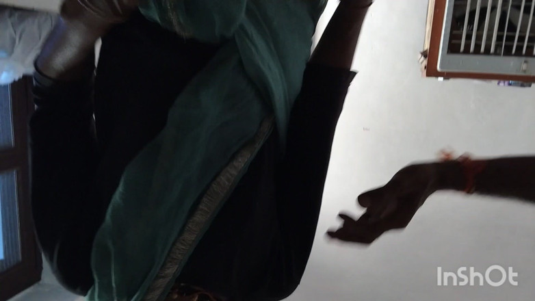 HotSexy_Pushpa: Adik ipar seksi india mengundang pacarnya untuk saat suaminya lagi...