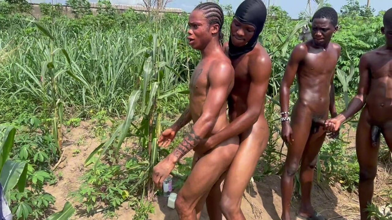 Baddestboyx: 5 cowok kulit hitam kontol besar di adegan luar ruangan