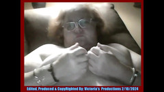 BBW nurse Vicki adventures with friends: Sestra Vicki pro vás v její ložnici a ukazuje moje...